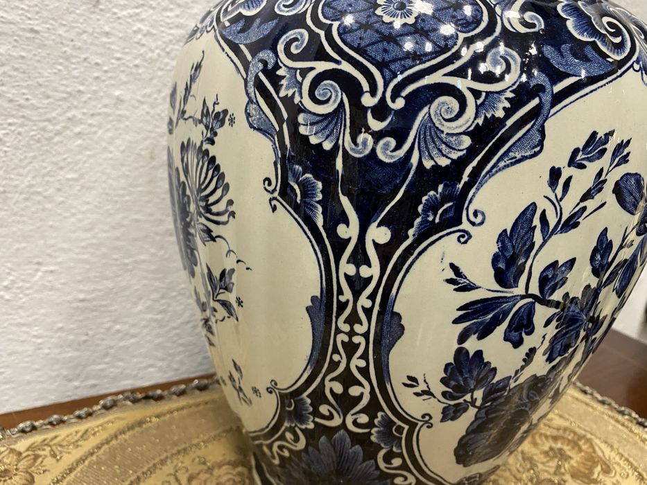 Холандска ваза с капак на делфт