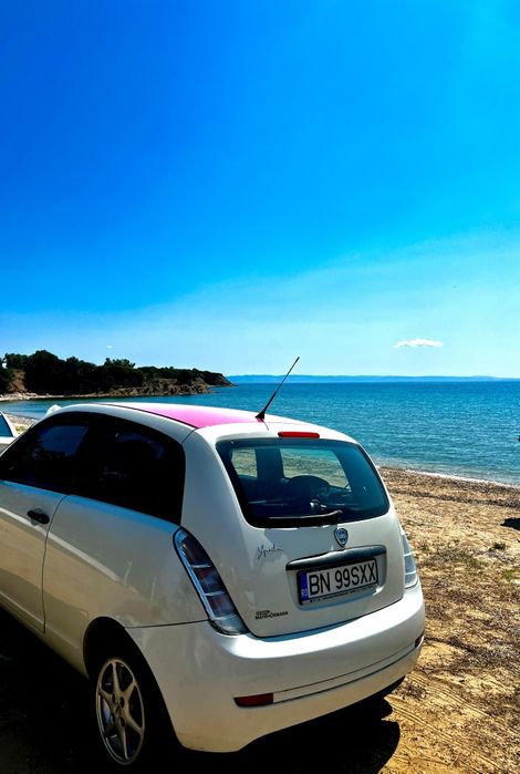Vând Lancia Ypsilon