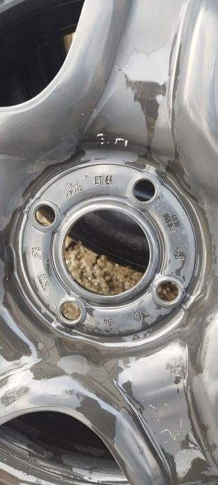 Продавам 4 броя джанти с гуми 16ски за Дачия