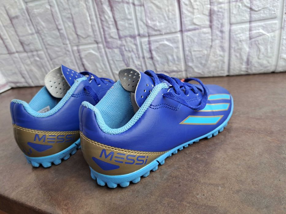 маратонки,кецове,спортни обувки футболни стоножки,Adidas,ном 31,адидас