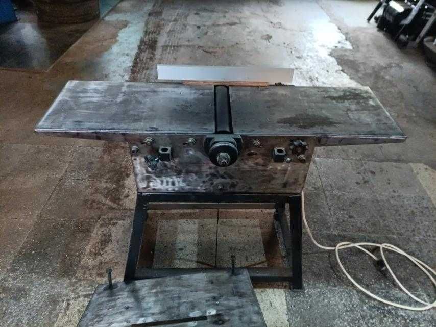 Триоперационна дърводелска машина.