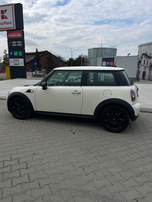 Mașină-Mini cooper