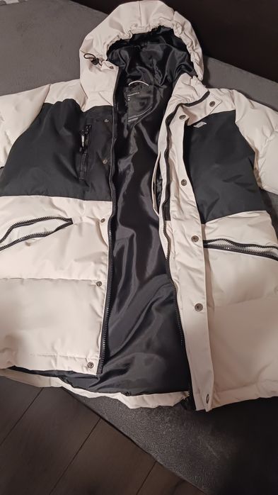 Продавам ново мъжко яке без хартиен етикет само е изпрано размер S