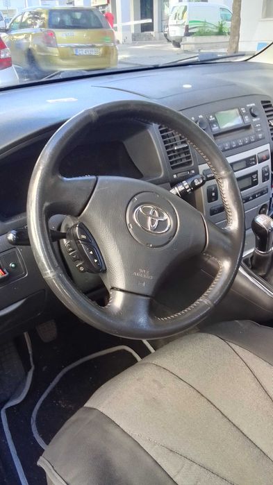 Тойота Корола Версо 2.0 D-4D