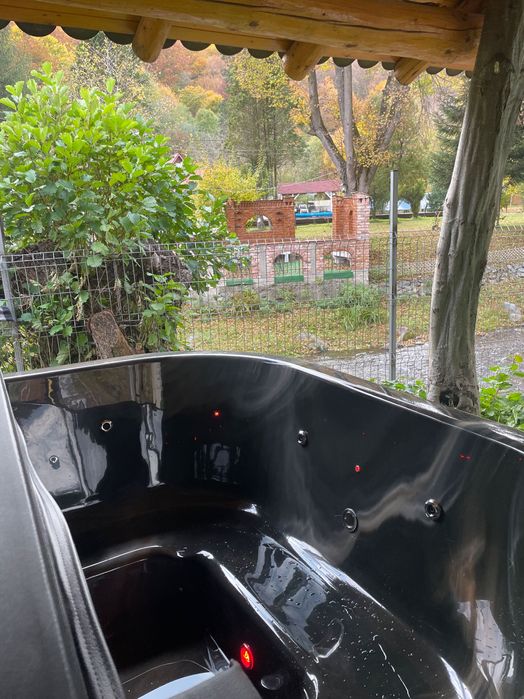 Cabana cu pisicină încălzită și jacuzzi aproape de Cluj Napoca