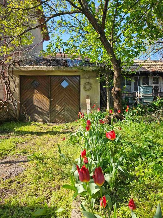 Двуетажна тухлена къща гр. Попово, ТОП ЛОКАЦИЯ!!!