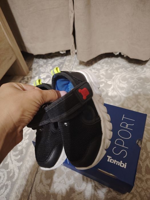 Кроссовки детские 21