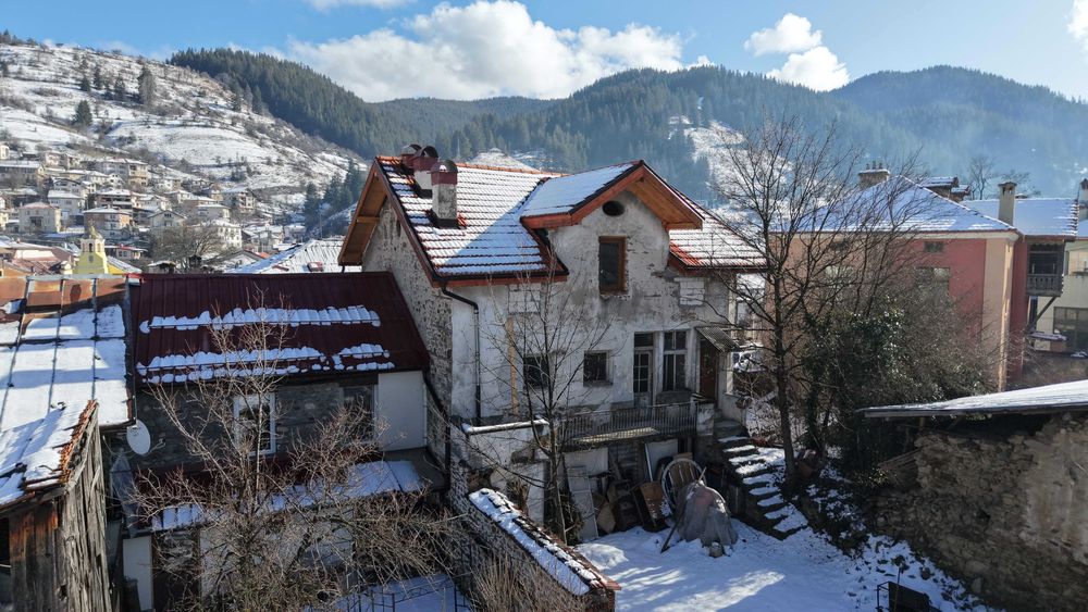 Къща с двор в Чепеларе (бартер за Апартамент в Пловдив)