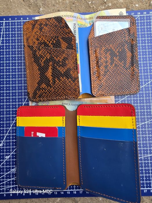 Vând două portofele handmade din piele naturala de vițel cu amprenta d