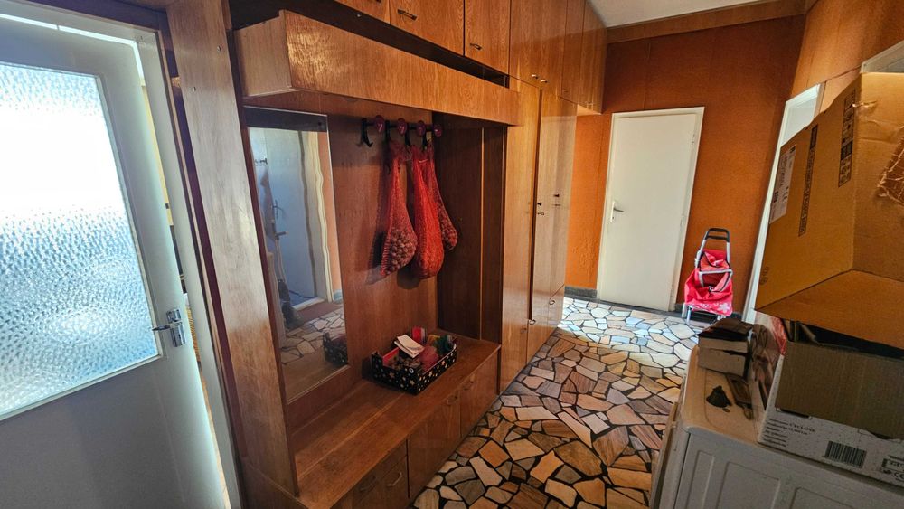 Продава се Тристаен апартамент в Разград, Център - 86 кв.м за 1280 €/кв.м - Снимка #2