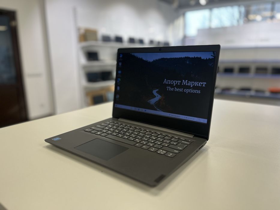 Ноутбук Lenovo.