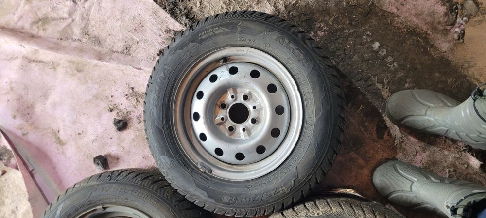 Продам зимний шины с дисками R13