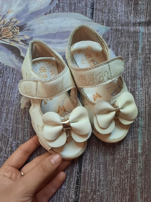 Qizchalar uchun yozgi oyoq kiyim