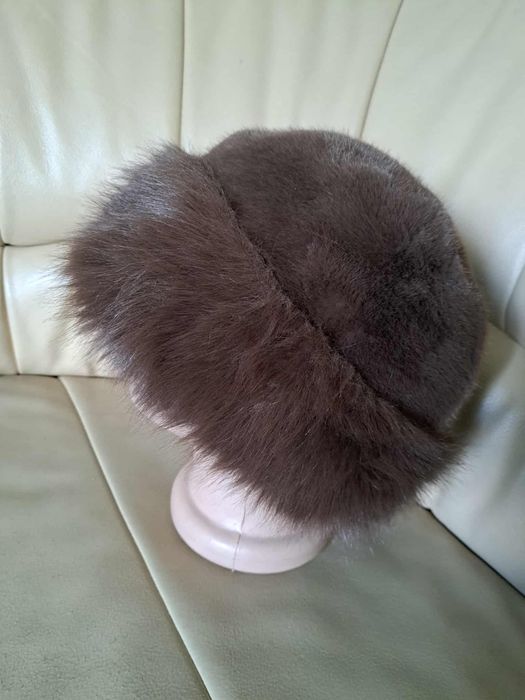 Луксозна зимна дамска шапка