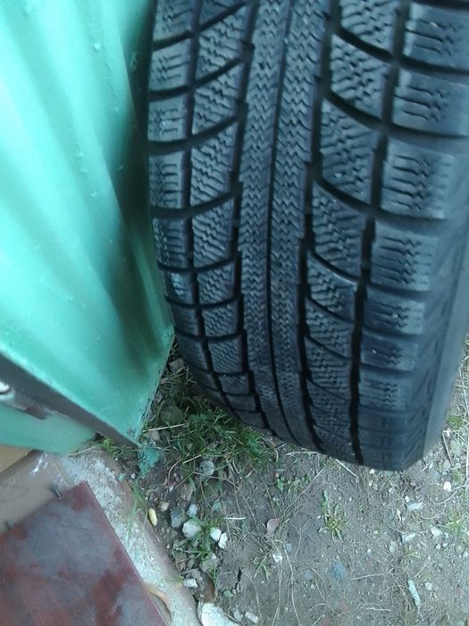 Продавам зимни гуми в добро състояние