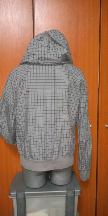 Hanorac/Jacheta/Geaca gri H&M Divided ,subtire cu gluga& buzunare