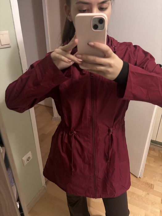 Тънко яке с качулка