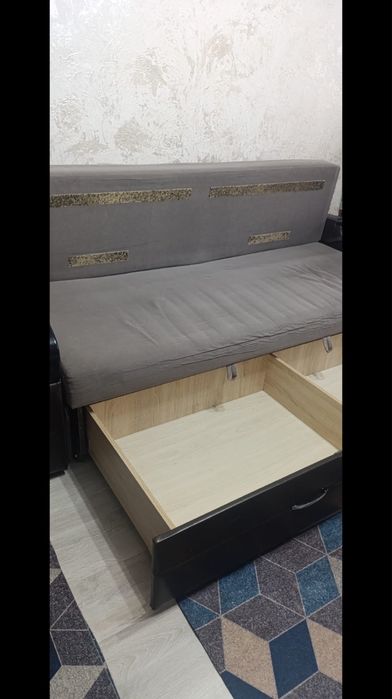 Продается диван в хорошем состоянии