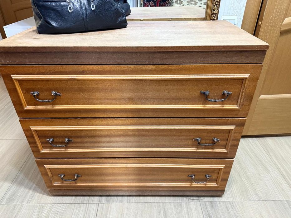 Комод, трехполочный