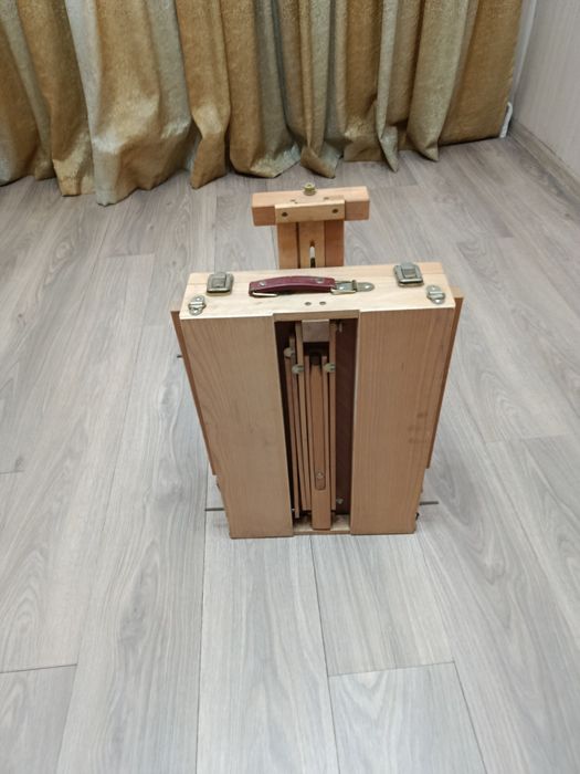 Продам небольшой мольберт