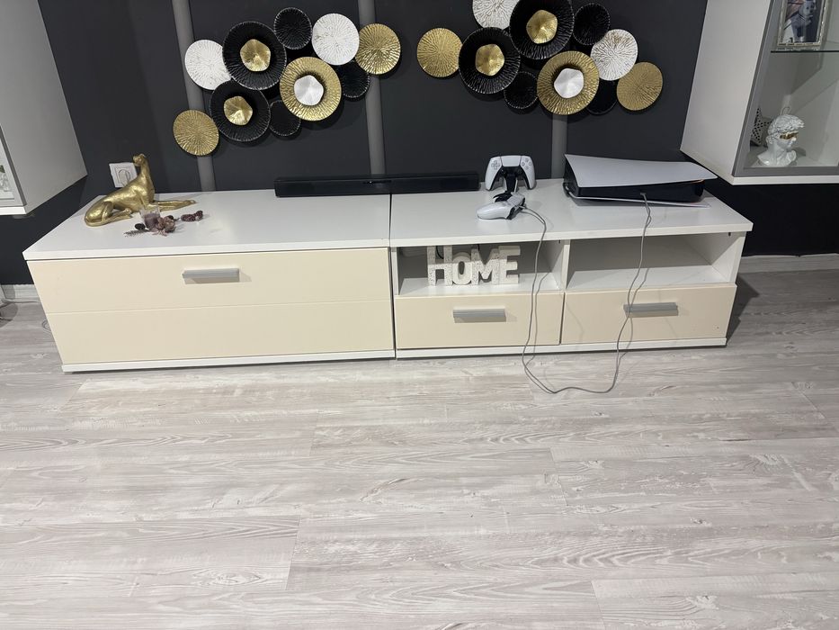 Vand mobila living