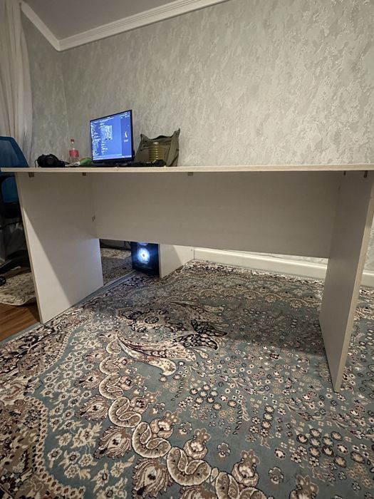 Рабочий стол деревянный