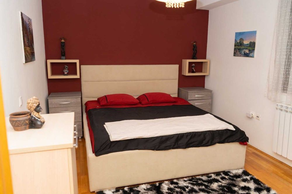 Продава се Тристаен апартамент в София, Център - 95 кв.м за 2632 €/кв.м - Снимка #2