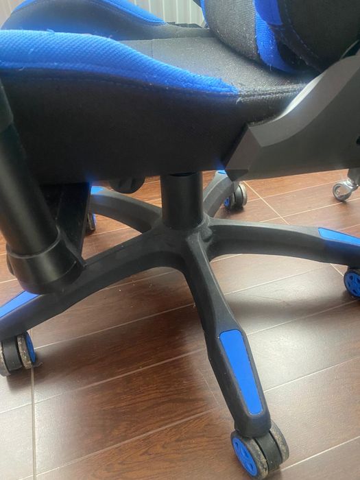 Scaun gaming negru/albastru cu perne lombare