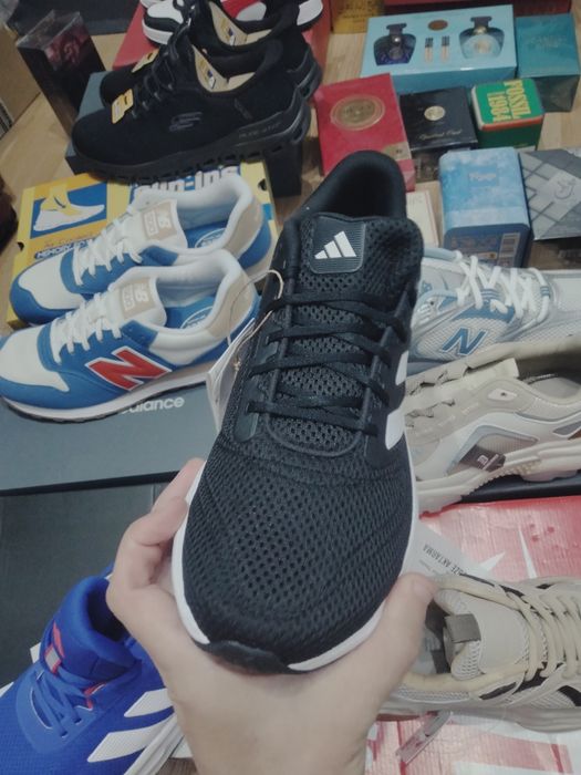 Adidas noi originali cutie preț bombă