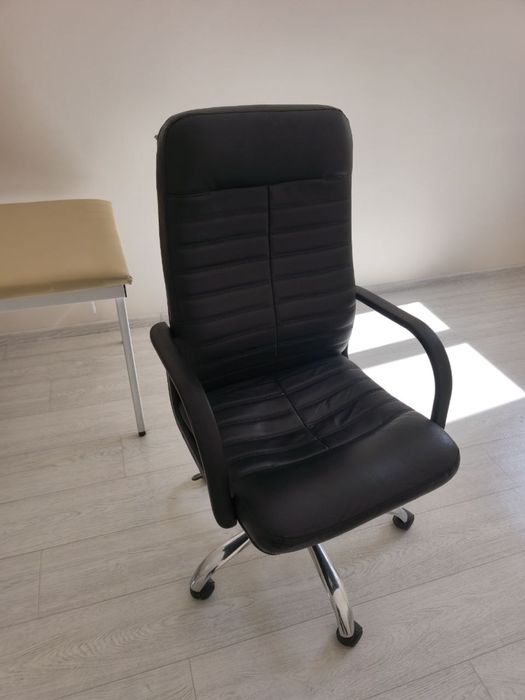 Кресло кожаное чёрное