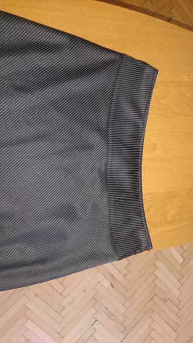 Fusta saten negru cu dungi gri CARLA, marimea 38