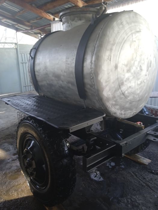 Прицеп с алюминиевой бочкой