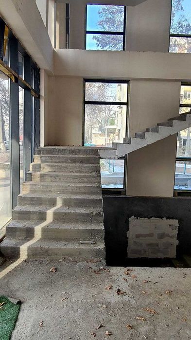 Сдаётся  под Клинику отдельно стоящее здание. Первая линия.