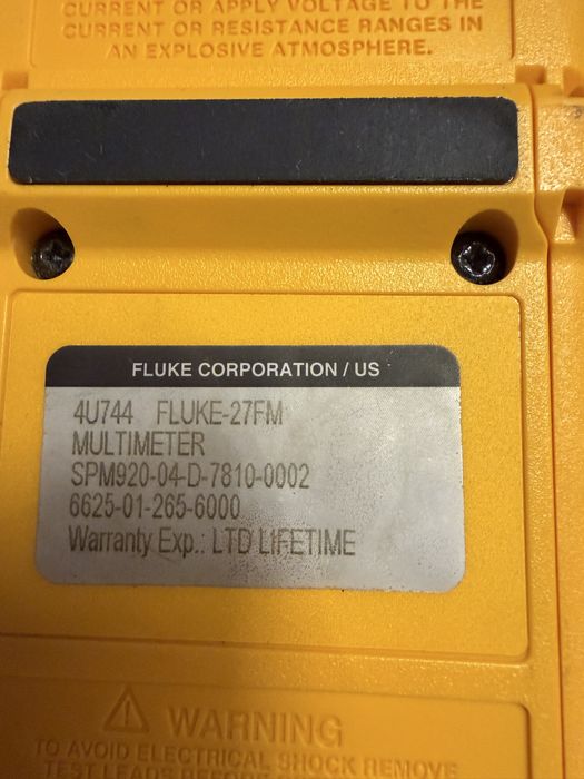 Мултицет FLUKE 27 Цифров LCD Vdc Vac Adc Aac Ohm F C Hz FLUKE