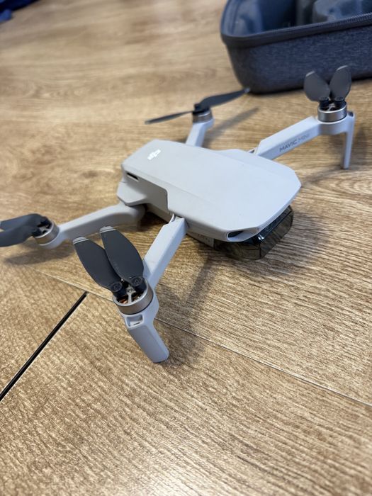 Дрон квадрокоптер DJI MAVIC