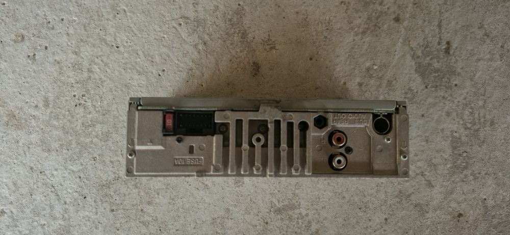 Спешно продавам Sony авто радио USB / AUX – 4×55W – Mega Bass