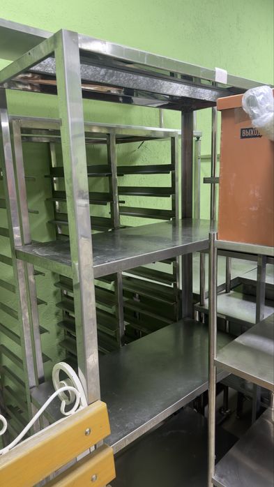 Продам стелажи и полки навесные б/у