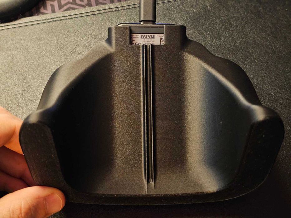 Стойка за Steam Controller 2 с директно зареждане от стойката.