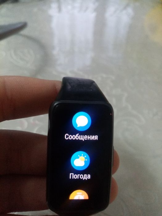 Продам Hwauei band 6