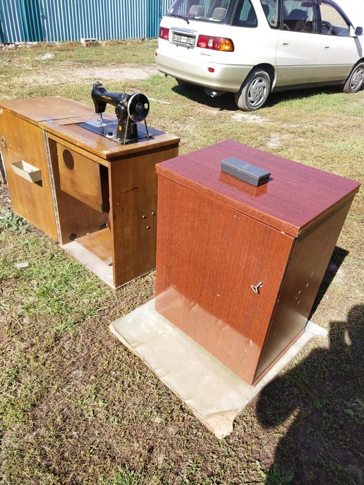 Бытовая швейная машинка