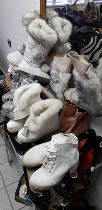 Донесоха още много боти и ботуши