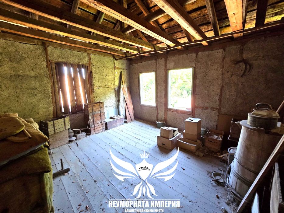 Продавам триетажна къща 150РЗП с 155кв. двор в село Малево