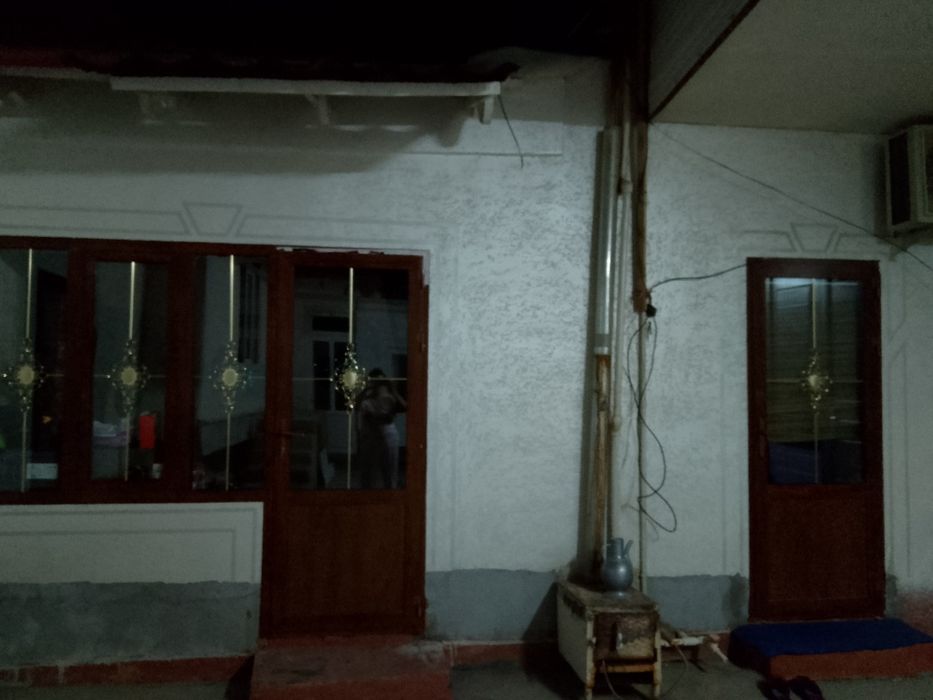 Майдонни олдидан ховли сотилади.