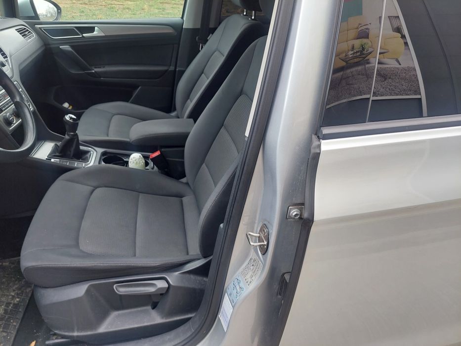 Vând Golf  7  PLUS. 1,6 Tdi.  110Cp.  An  2015