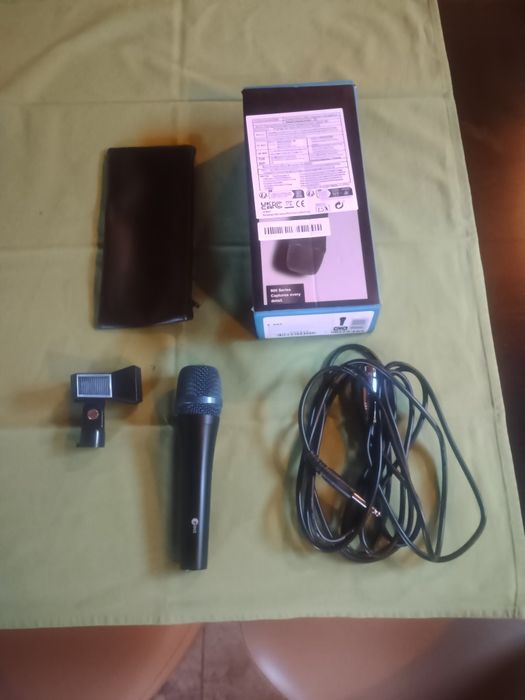 Microfon E945  cu fir