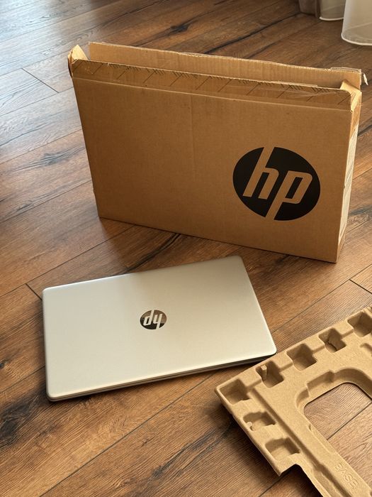 Лаптоп HP 15s-fq3001nu Отличен ! Нов !