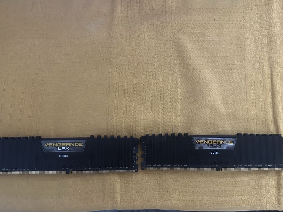 Memorie RAM Corsair Vengeance LPX 32GB DDR4 (2x16GB) 2666 MHZ CL16 1.2V XMP 2.0