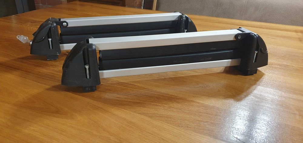 Suport pentru 4 schiuri