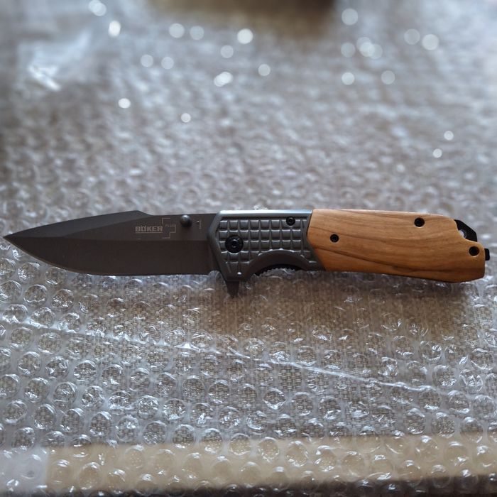 Cuțite tactice lama 10 cm Boker, cel negru cu teaca