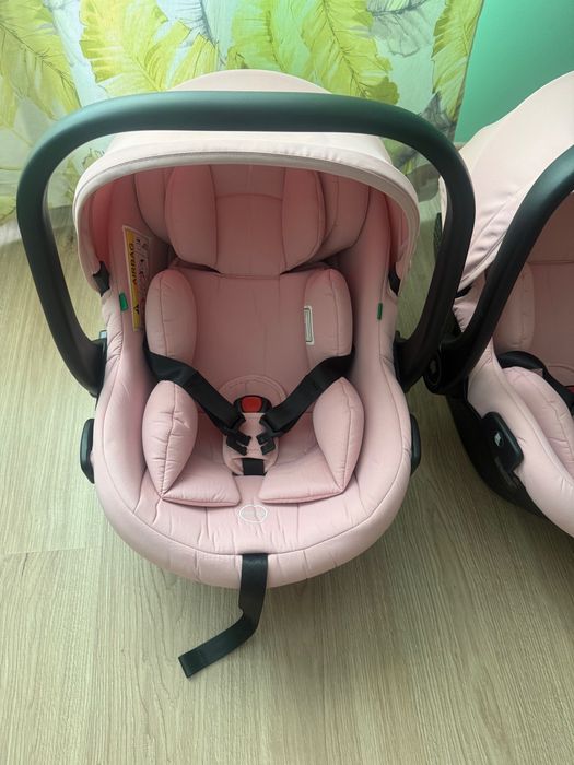Продавам столчета за кола на Chipolino Pearl (40 - 87 см) розова пудра.
